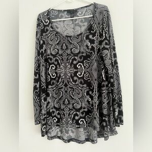 Grace Black and White Asymmetrical 3/4 Sleeve Blouse